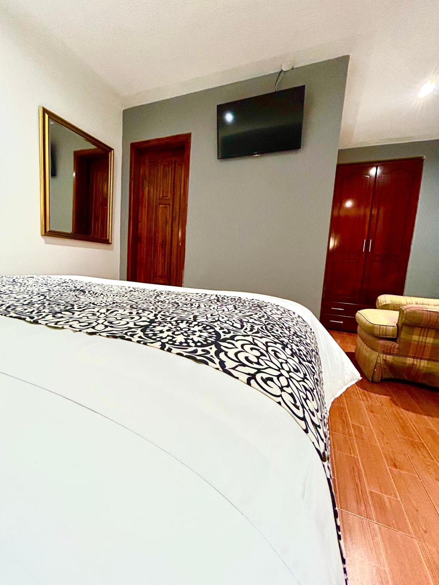 Accel Hotel La Quinta Ibarra Eksteriør bilde