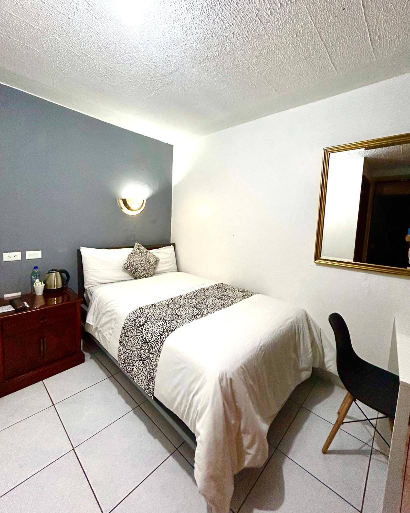 Accel Hotel La Quinta Ibarra Eksteriør bilde